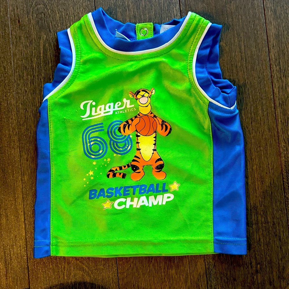 ❤️4 for $25❤️ Disney tigger basketball jersey top 6M